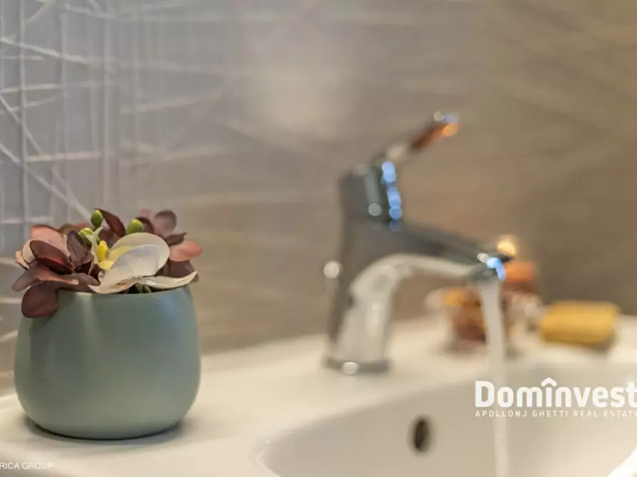 Immagine 40 di Villa in vendita  in Via Caio Acilio a Guidonia Montecelio