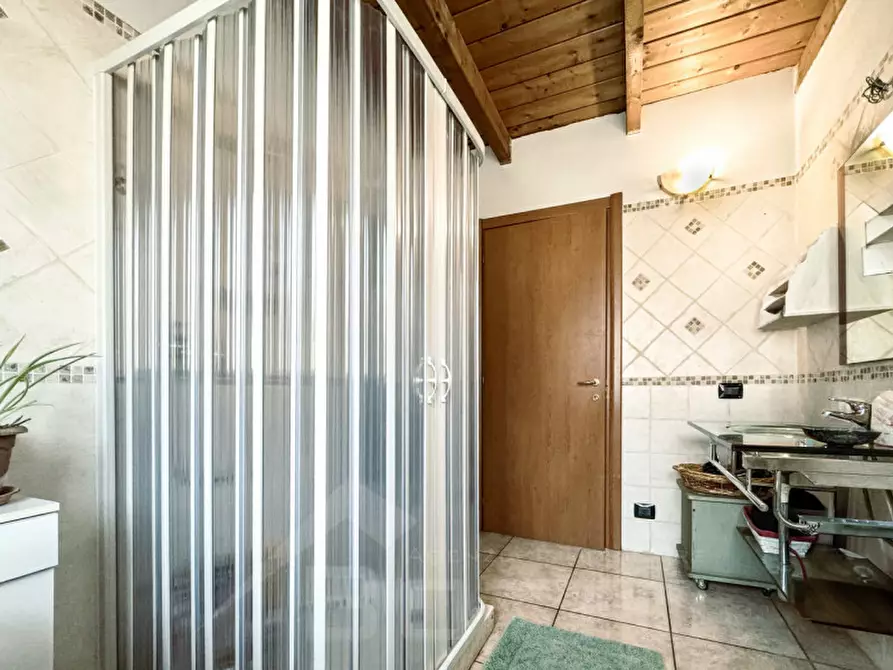 Immagine 17 di Casa indipendente in vendita  in via ciliegia 18 a Landiona