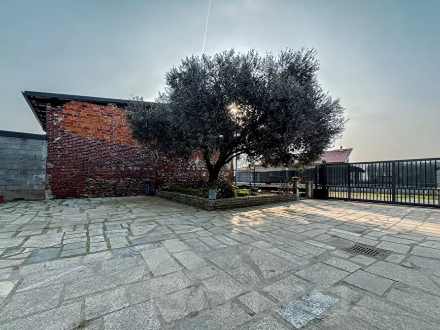 Immagine 29 di Casa indipendente in vendita  in via ciliegia 18 a Landiona