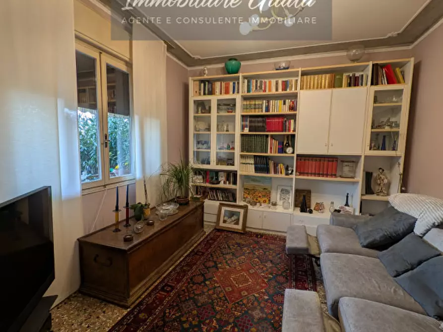 Immagine 1 di Casa indipendente in vendita  a Vittorio Veneto
