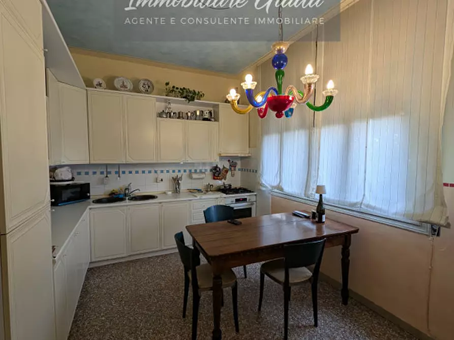 Immagine 2 di Casa indipendente in vendita  a Vittorio Veneto