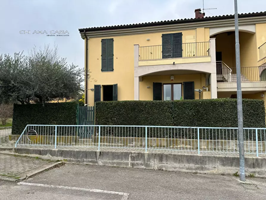 Immagine 1 di Villetta a schiera in vendita  a Monteciccardo