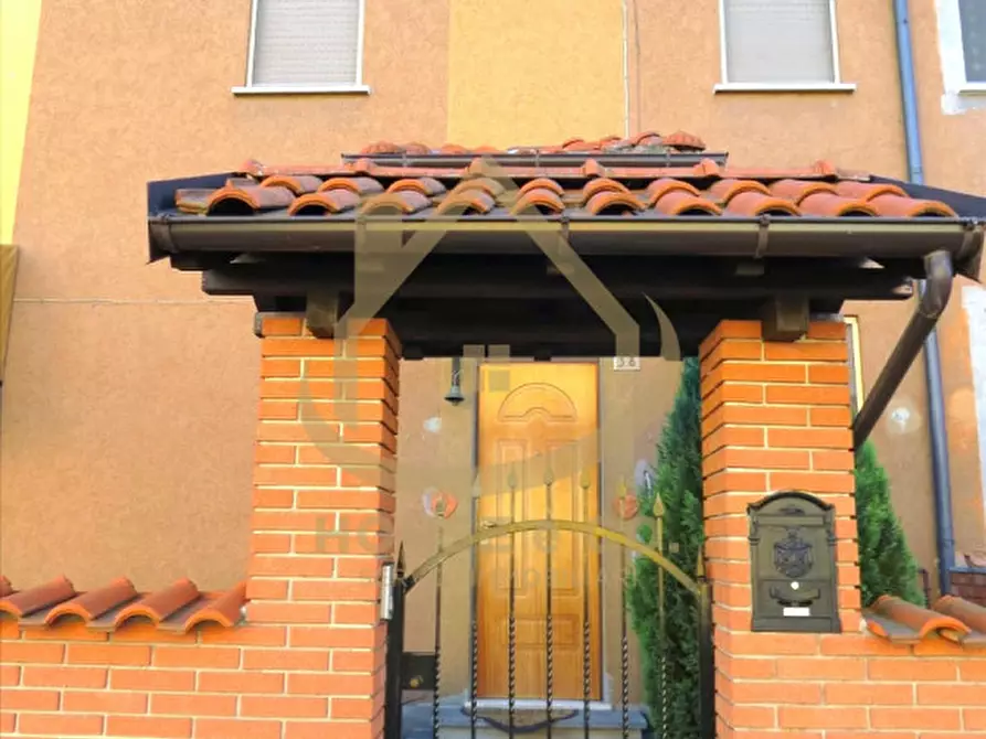 Immagine 1 di Villetta a schiera in vendita  in Via Valletta Fogliano a Vigevano