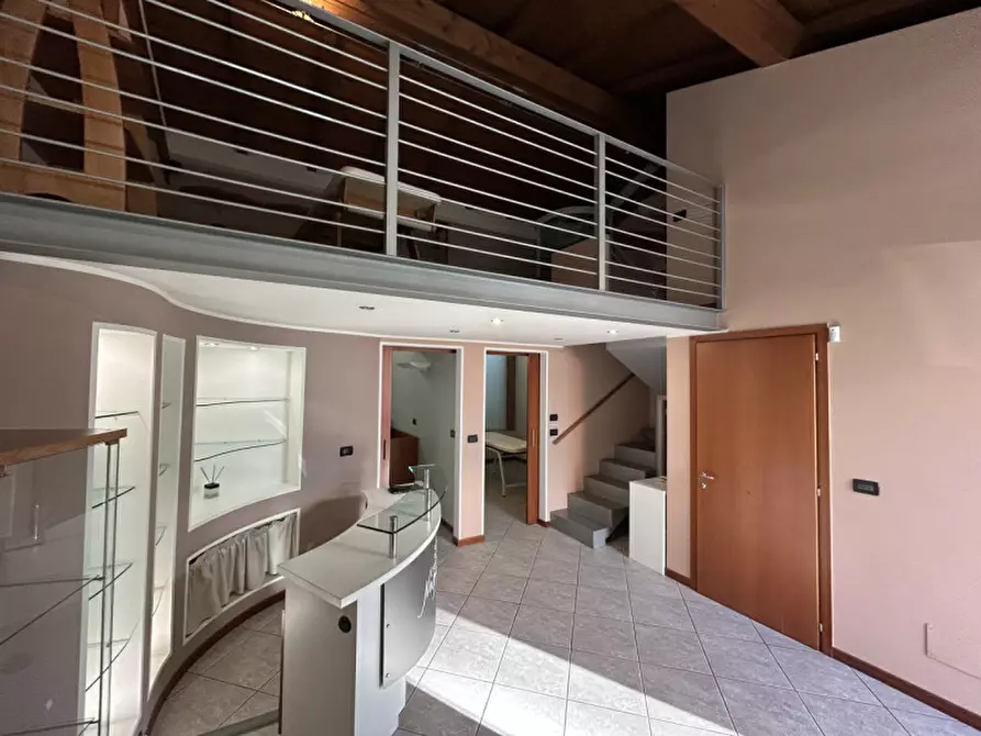 Immagine 1 di Negozio in vendita  in VIA LEVICO a Mestrino