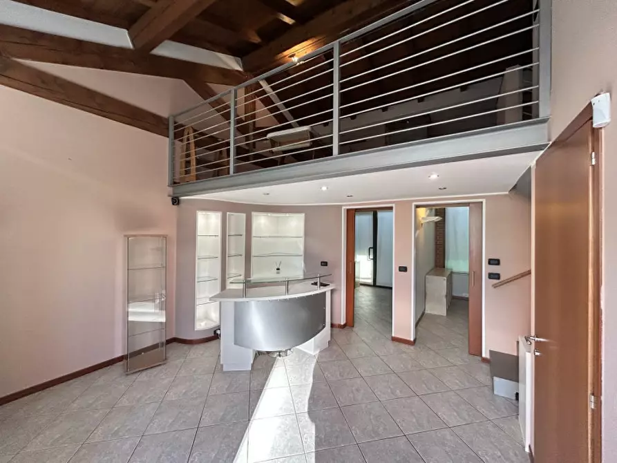 Immagine 2 di Negozio in vendita  in VIA LEVICO a Mestrino