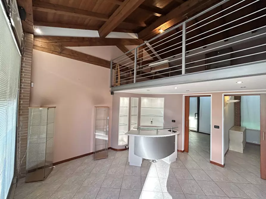 Immagine 3 di Negozio in vendita  in VIA LEVICO a Mestrino