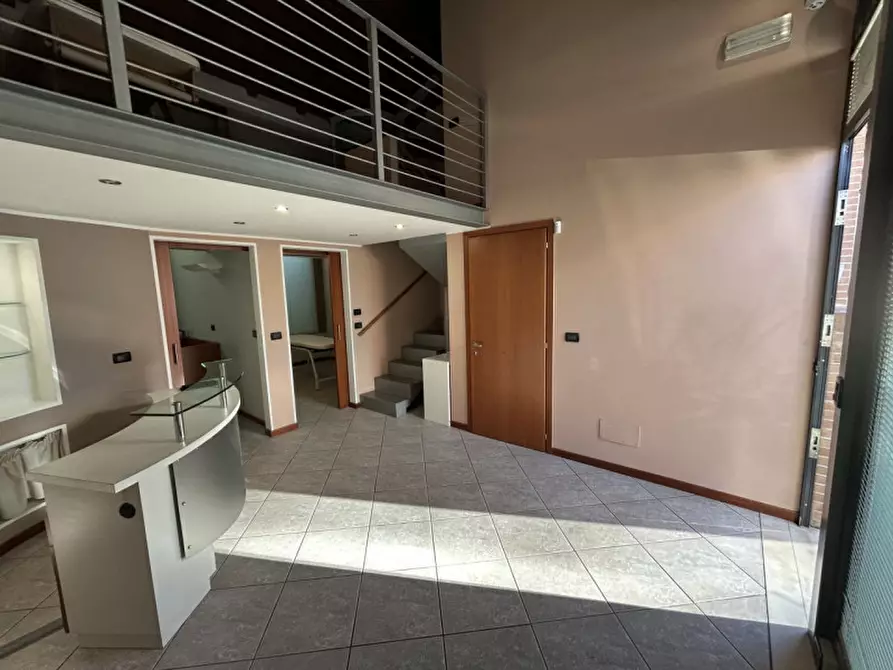 Immagine 4 di Negozio in vendita  in VIA LEVICO a Mestrino