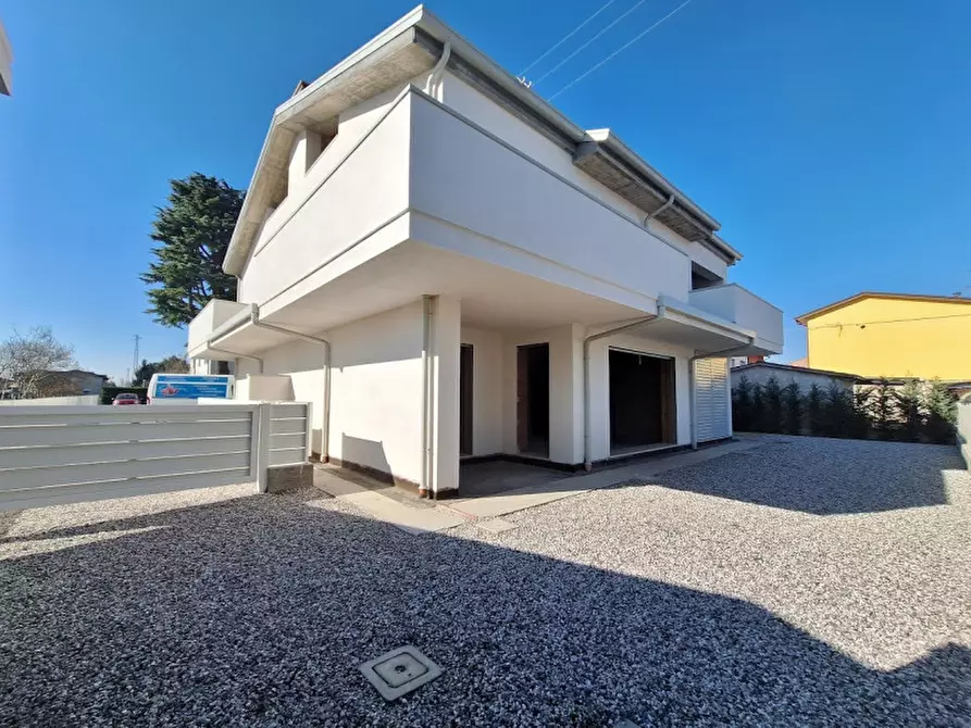 Immagine 3 di Casa bifamiliare in vendita  in Via Fiume a Piazzola Sul Brenta