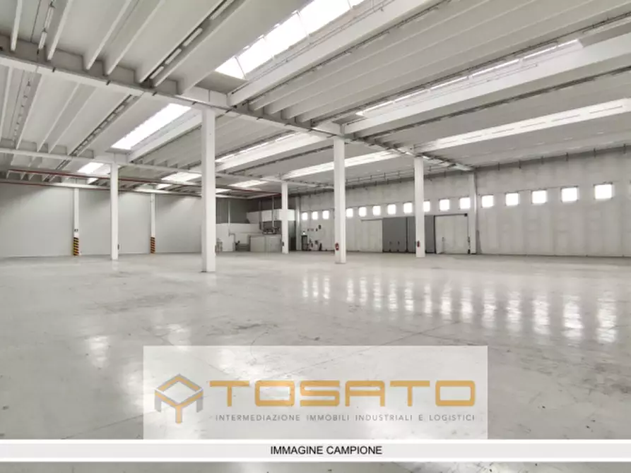 Immagine 2 di Capannone industriale in affitto  a Verona