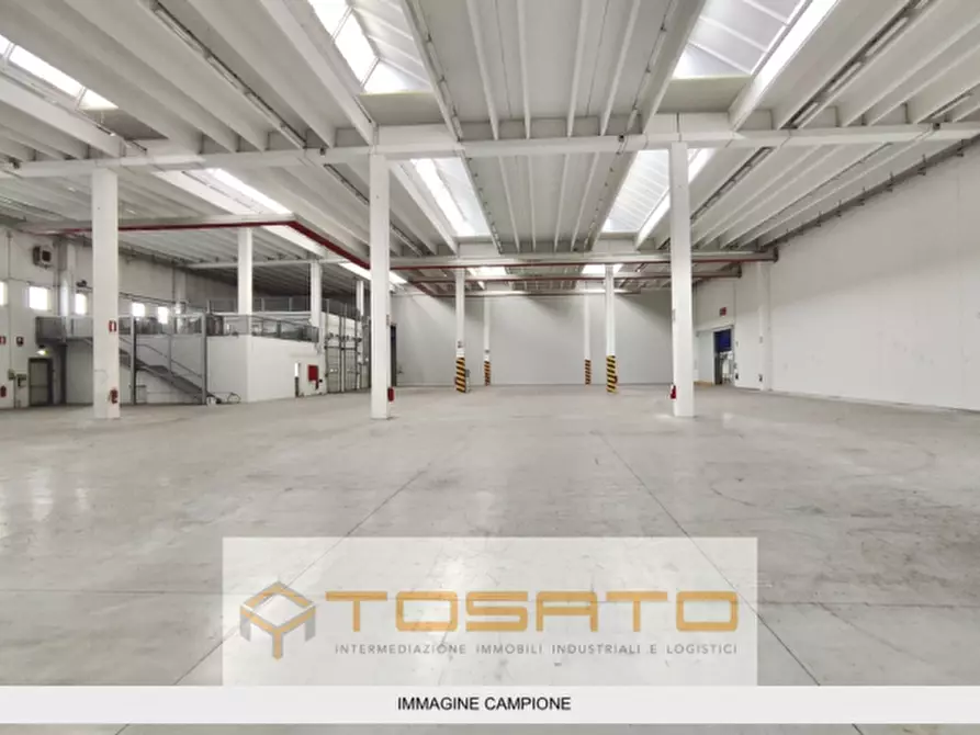 Immagine 3 di Capannone industriale in affitto  a Verona