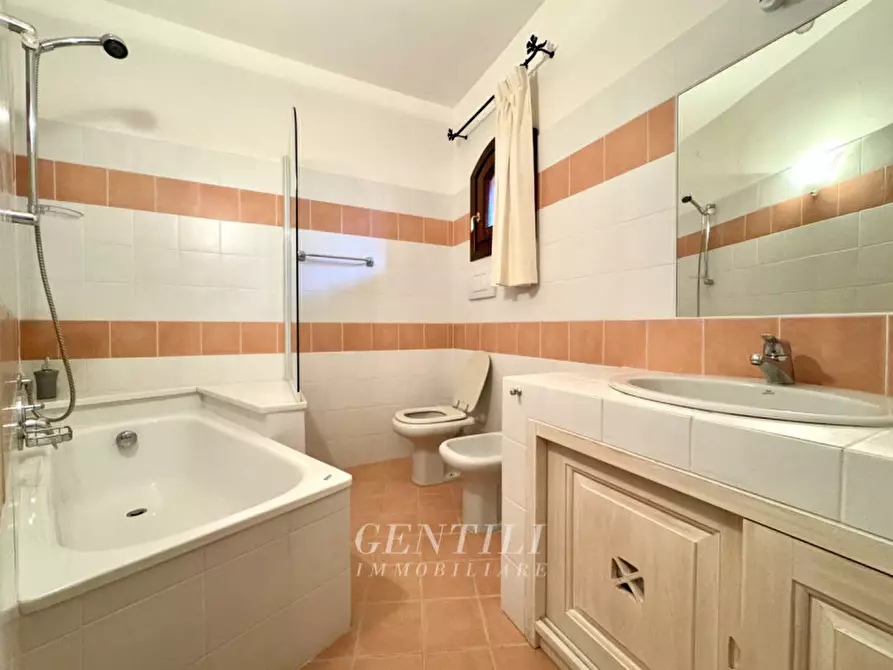 Immagine 13 di Appartamento in vendita  in Via G. Salaris a Arzachena