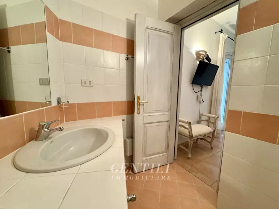 Immagine 14 di Appartamento in vendita  in Via G. Salaris a Arzachena