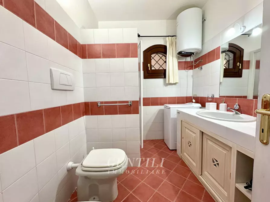 Immagine 18 di Appartamento in vendita  in Via G. Salaris a Arzachena