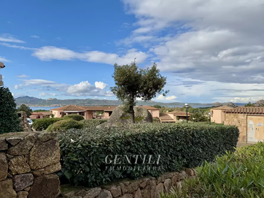 Immagine 29 di Appartamento in vendita  in Via G. Salaris a Arzachena