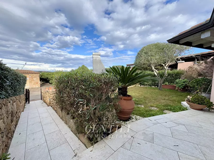 Immagine 31 di Appartamento in vendita  in Via G. Salaris a Arzachena