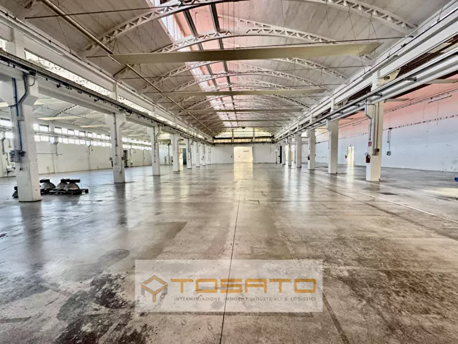 Immagine 2 di Capannone industriale in vendita  a Verona