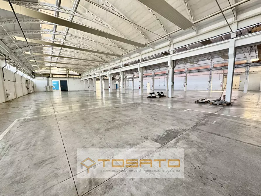 Immagine 2 di Capannone industriale in vendita  a Verona