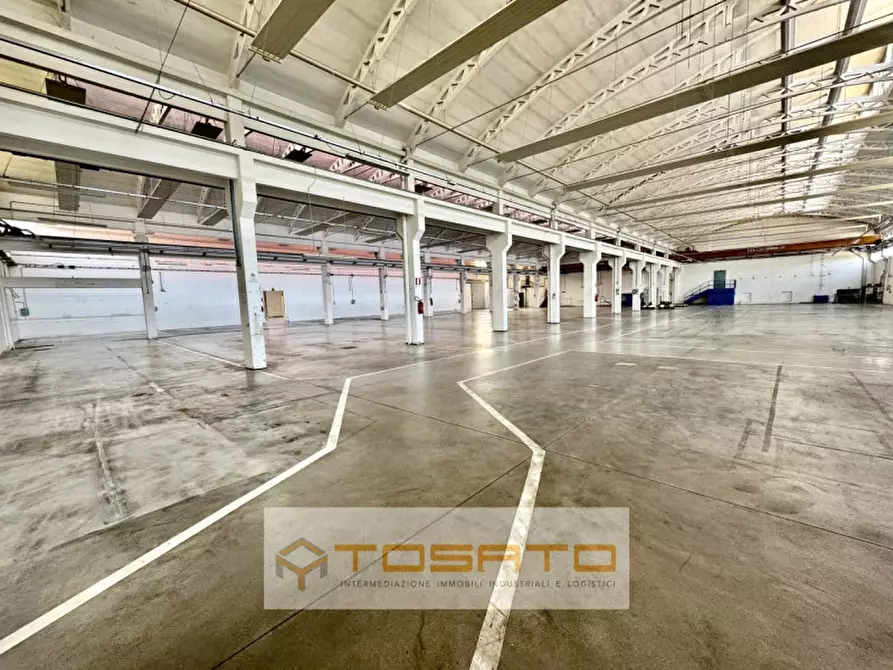 Immagine 2 di Capannone industriale in vendita  a Verona