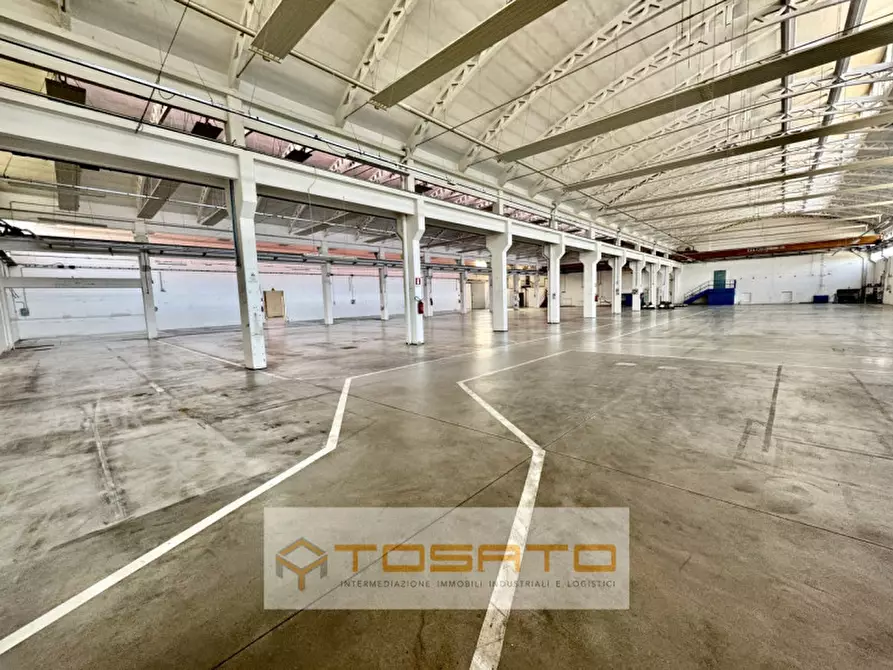 Immagine 2 di Capannone industriale in vendita  a Verona