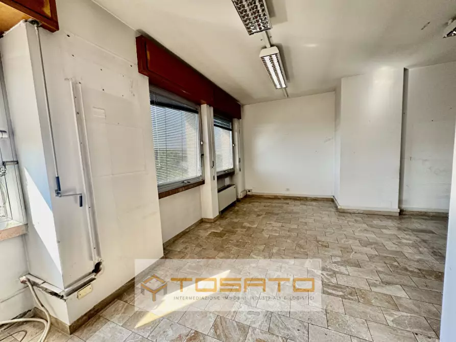 Immagine 27 di Capannone industriale in vendita  a Verona
