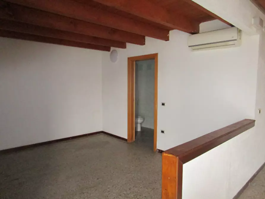 Immagine 4 di Ufficio in affitto  a Piove Di Sacco