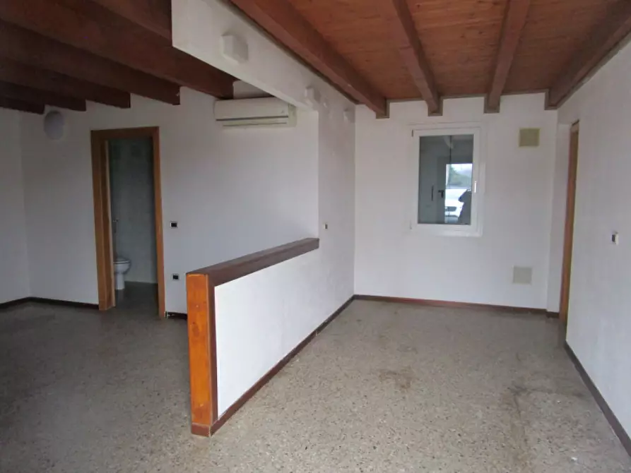 Immagine 5 di Ufficio in affitto  a Piove Di Sacco