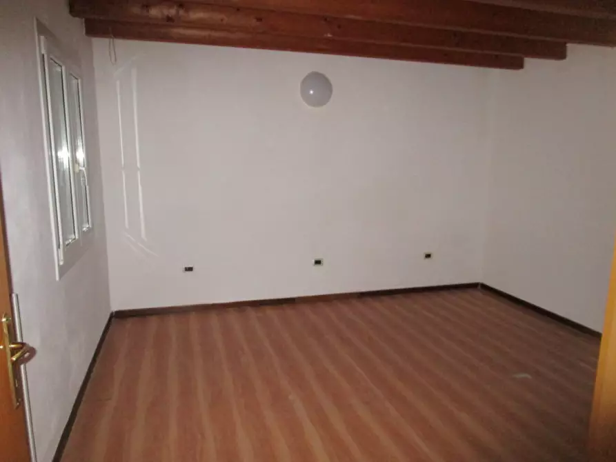 Immagine 8 di Ufficio in affitto  a Piove Di Sacco