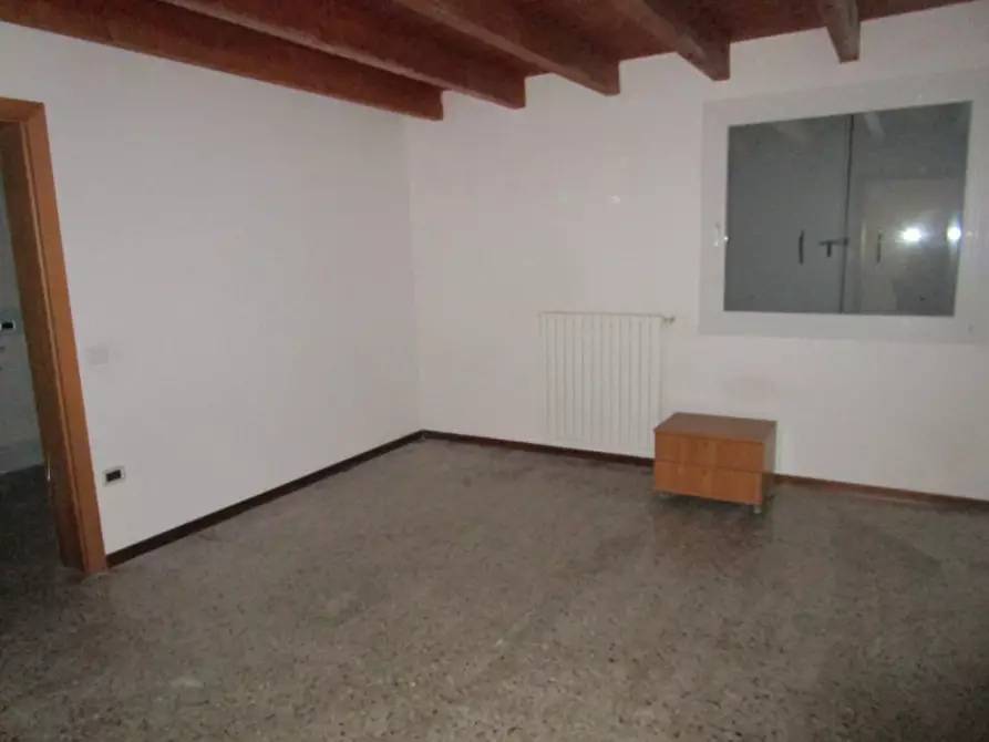 Immagine 10 di Ufficio in affitto  a Piove Di Sacco