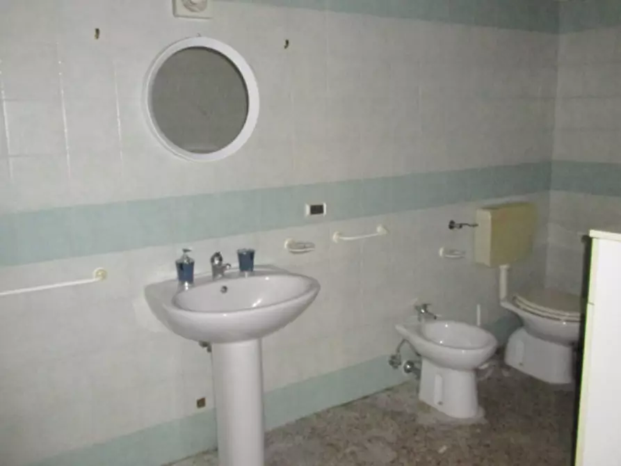 Immagine 11 di Ufficio in affitto  a Piove Di Sacco