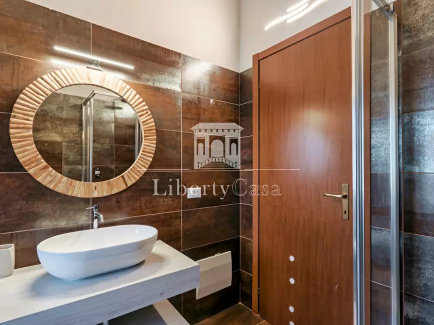 Immagine 15 di Appartamento in vendita  in Via Garibaldi a San Felice Del Benaco