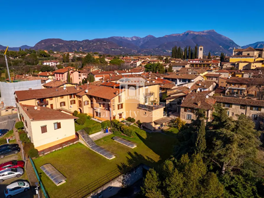 Immagine 20 di Appartamento in vendita  in Via Garibaldi a San Felice Del Benaco