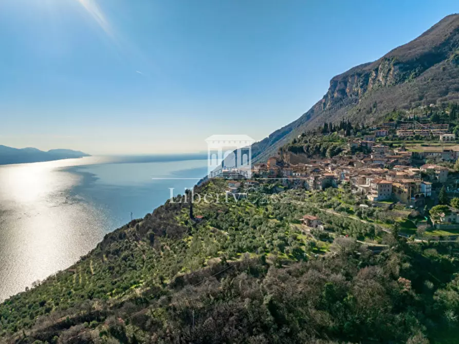 Immagine 2 di Casa trifamiliare in vendita  in Piazza Cavour a Tignale