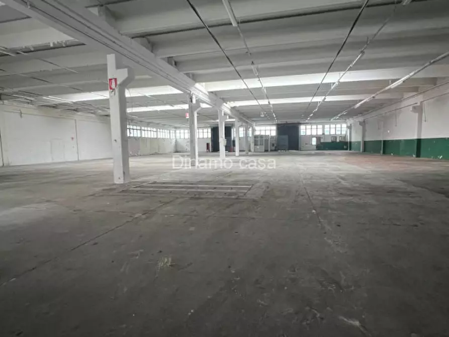 Immagine 2 di Magazzino in affitto  a Prato