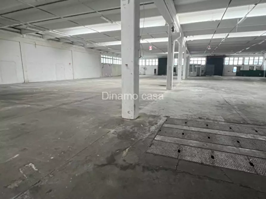 Immagine 3 di Magazzino in affitto  a Prato