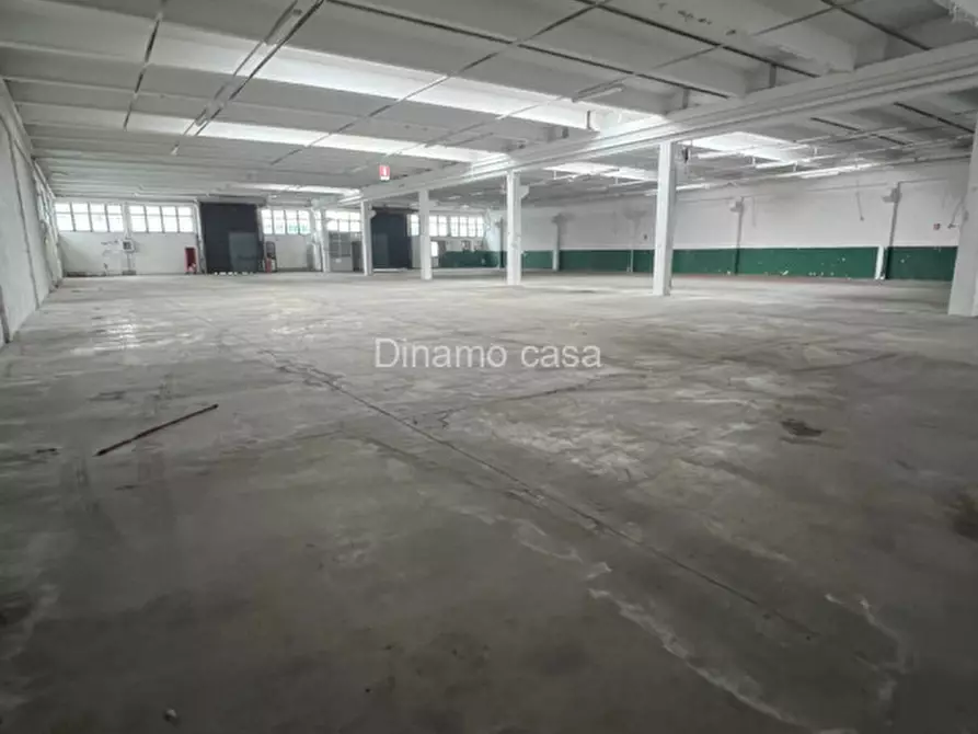 Immagine 5 di Magazzino in affitto  a Prato