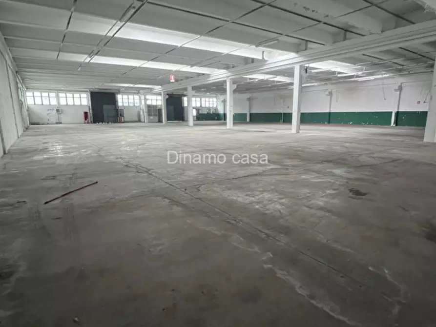 Immagine 6 di Magazzino in affitto  a Prato