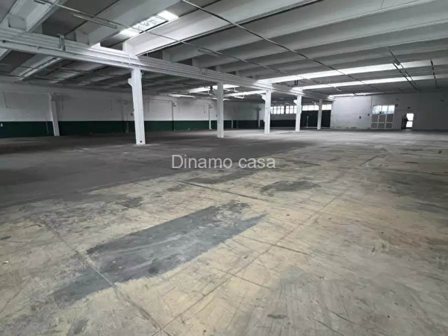 Immagine 7 di Magazzino in affitto  a Prato