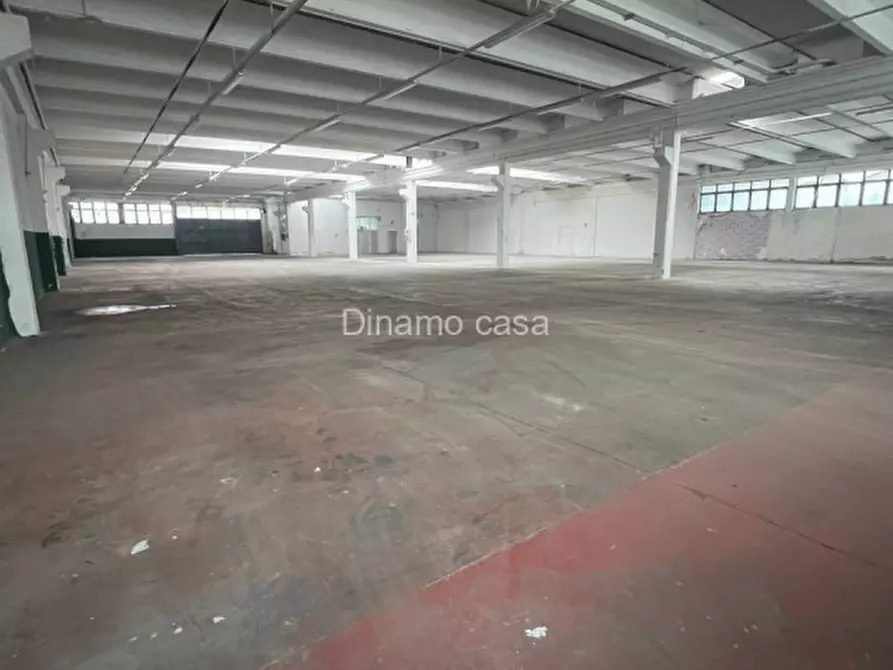 Immagine 10 di Magazzino in affitto  a Prato