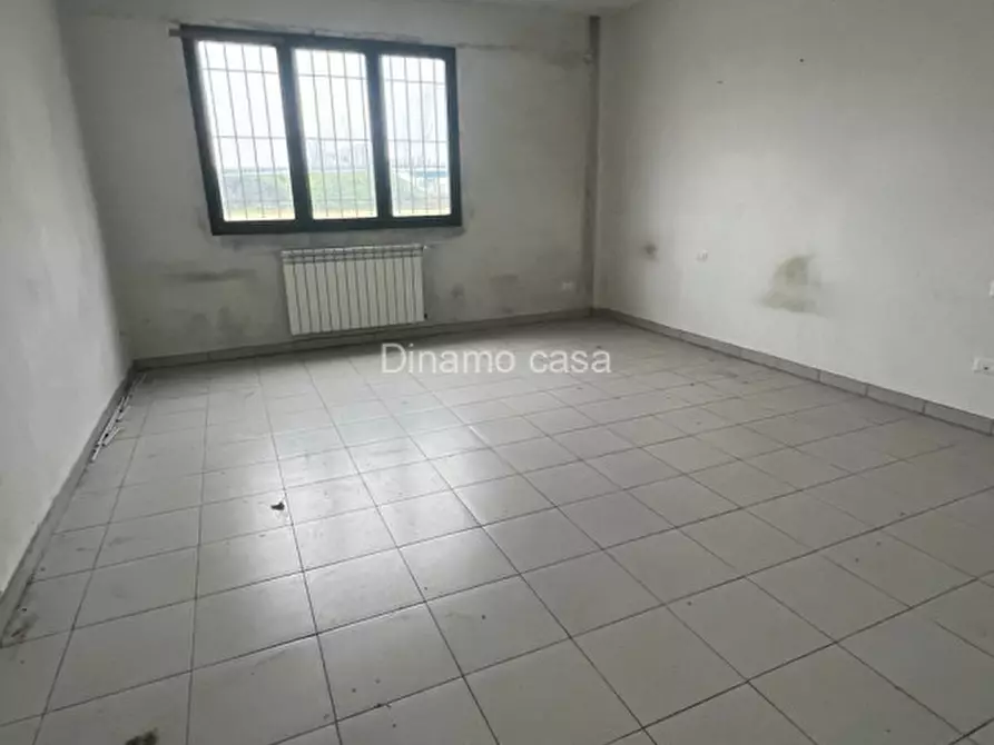 Immagine 12 di Magazzino in affitto  a Prato