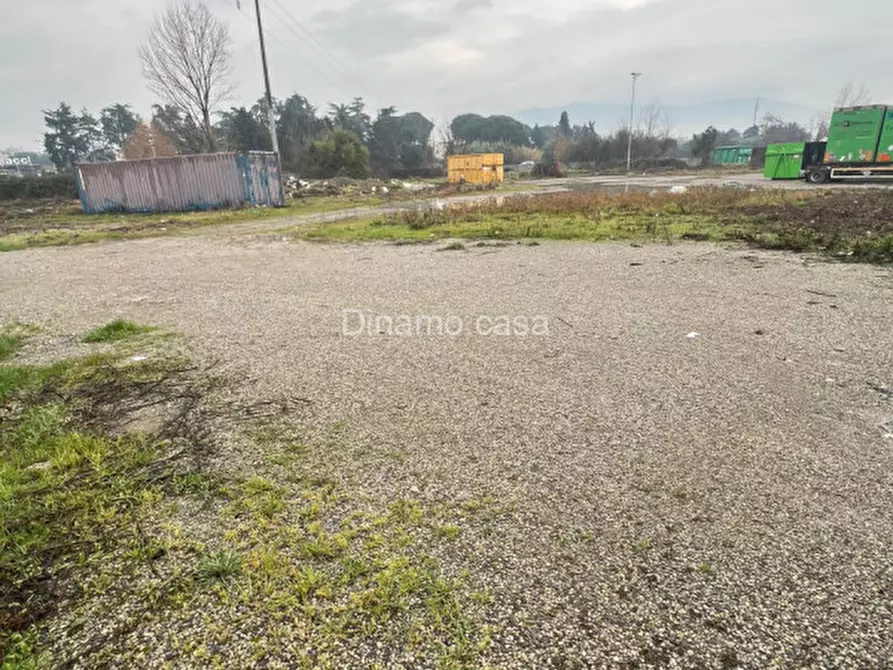 Immagine 16 di Magazzino in affitto  a Prato