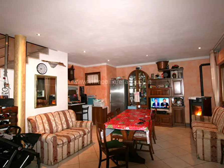 Immagine 2 di Villetta a schiera in vendita  a Rapolano Terme