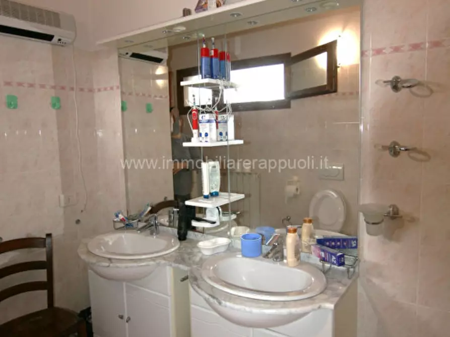 Immagine 9 di Villetta a schiera in vendita  a Rapolano Terme