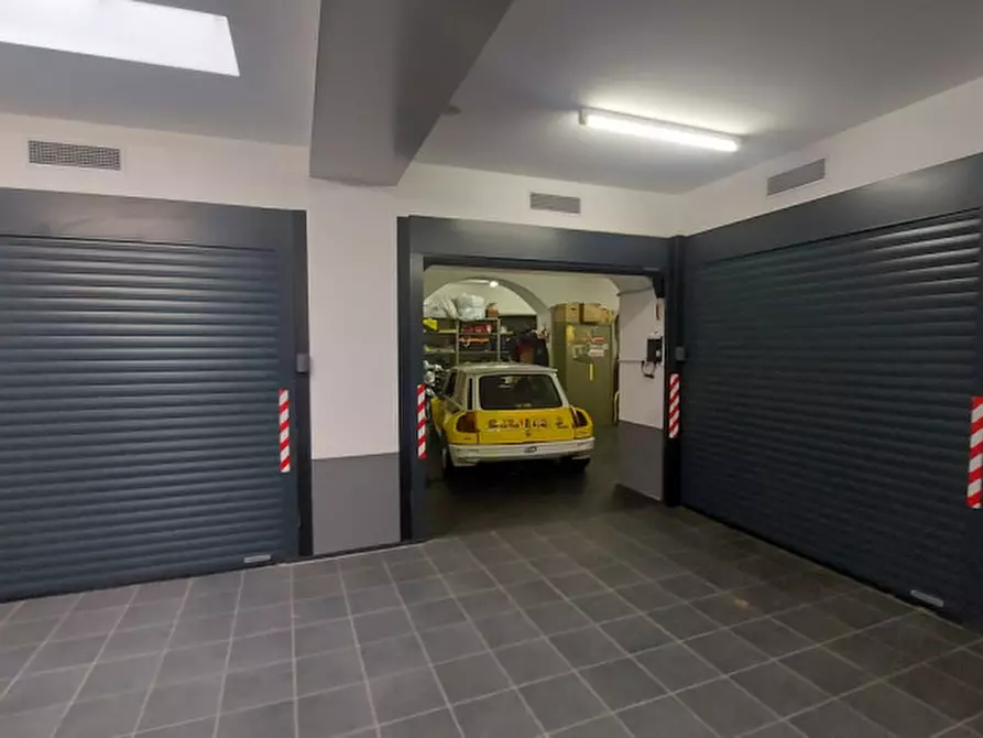 Immagine 1 di Garage in vendita  in Via Santo Garovaglio, 25 a Como