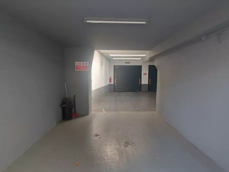 Immagine 4 di Garage in vendita  in Via Santo Garovaglio, 25 a Como
