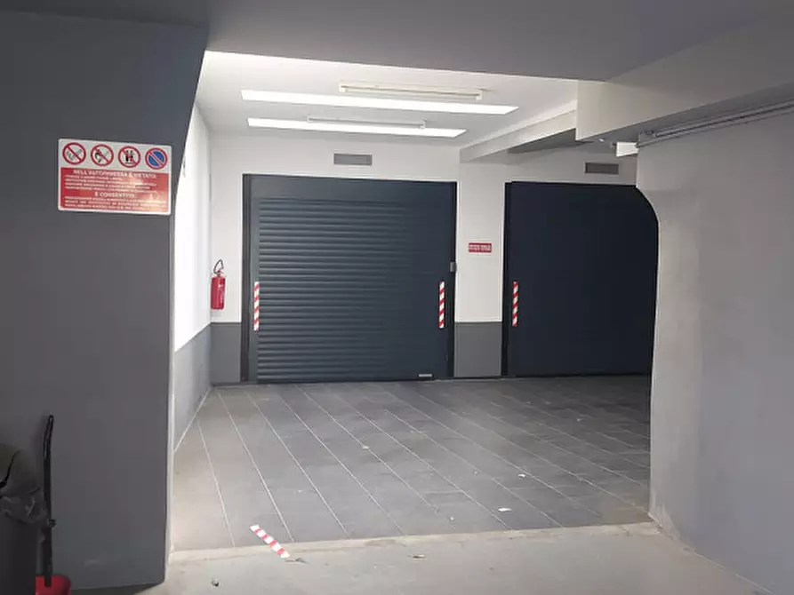 Immagine 5 di Garage in vendita  in Via Santo Garovaglio, 25 a Como