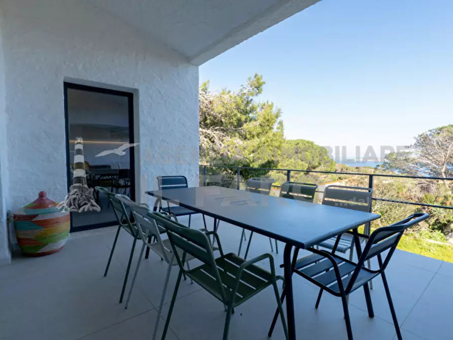Immagine 3 di Villa in vendita  in Regione Gambino a La Maddalena