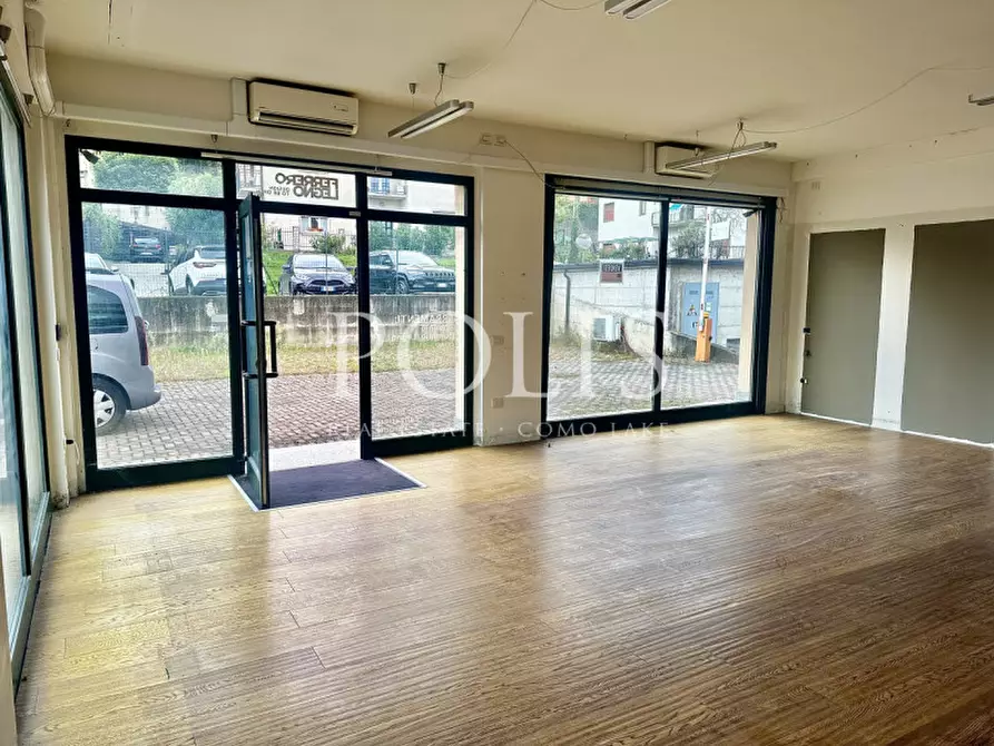 Immagine 2 di Negozio in affitto  a Appiano Gentile