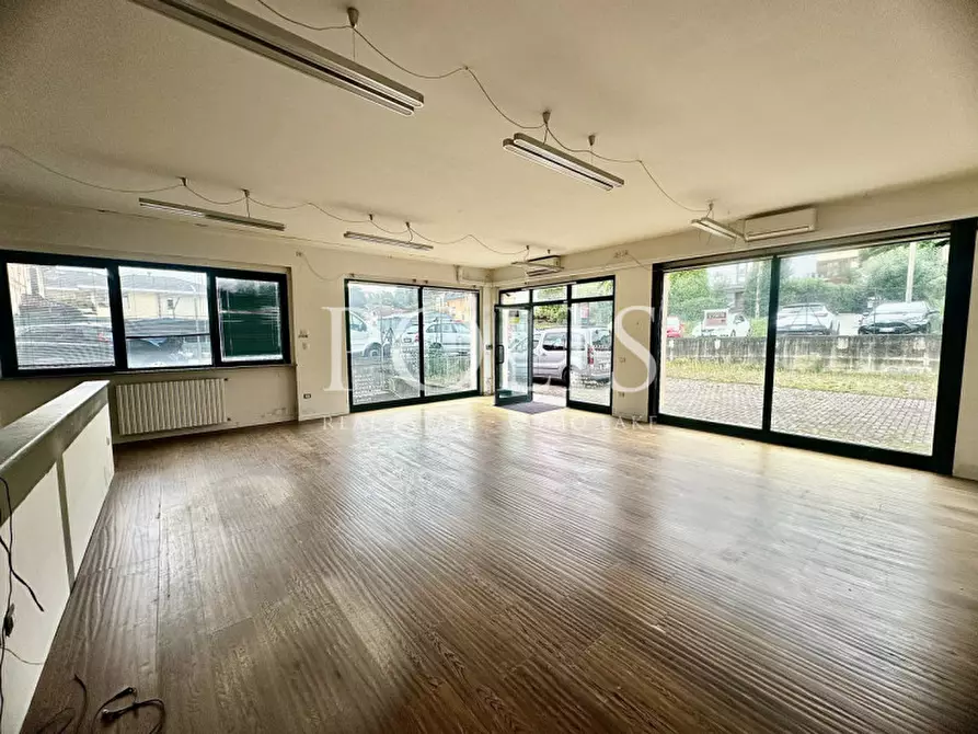 Immagine 3 di Negozio in affitto  a Appiano Gentile