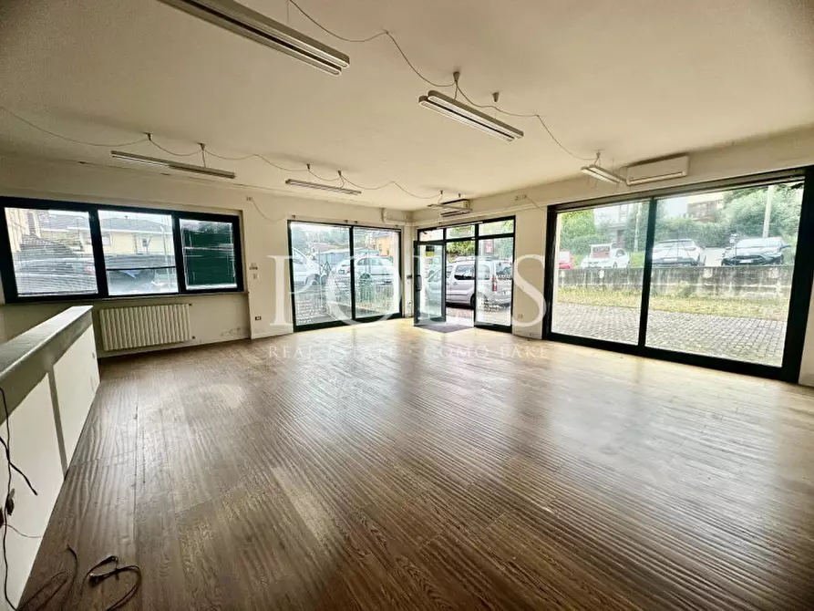 Immagine 4 di Negozio in affitto  a Appiano Gentile