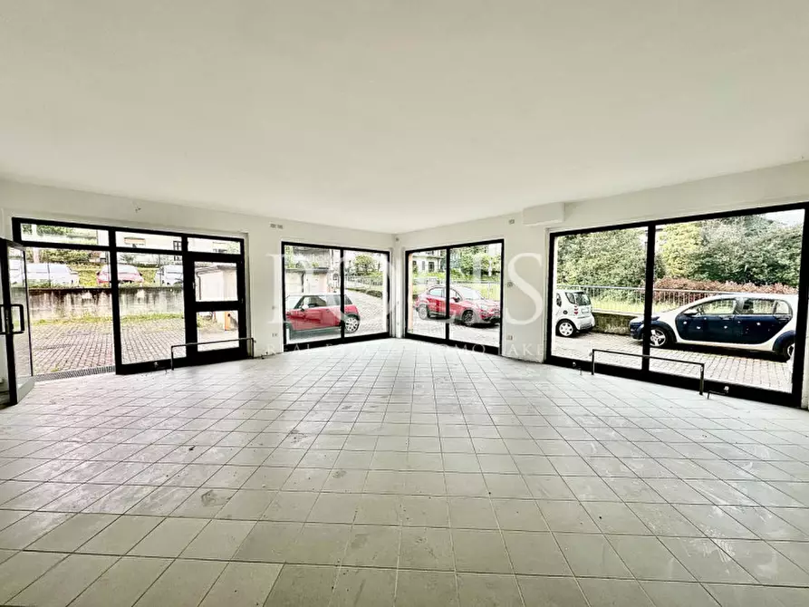 Immagine 5 di Negozio in affitto  a Appiano Gentile